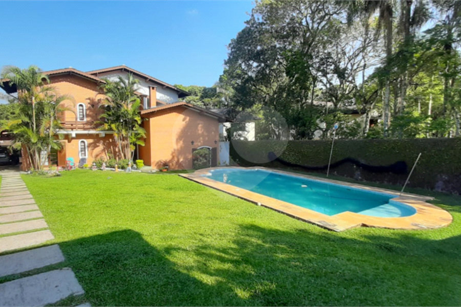 Casa à venda com 3 quartos, sendo 1 suíte, no condomínio Sausalito, Mairiporã - SP