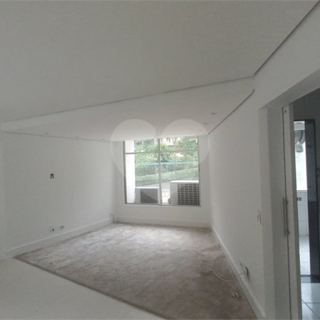 Apartamento à venda com 3 quartos, sendo 1 suíte,  em Vila Andrade, São Paulo, SP