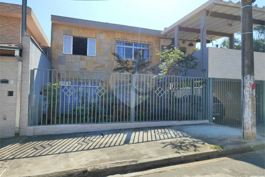 Sobrado à venda com 3 quartos, sendo 1 suíte,  em Parque Naçoes Unidas, São Paulo, SP