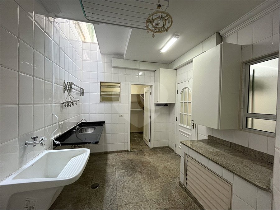 Casa para alugar com 4 quartos, sendo 2 suítes, no condomínio Porto Fino, São Paulo - SP