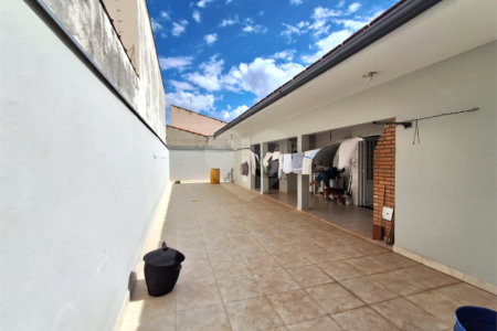 Casa à venda com 4 quartos, sendo 1 suíte, em Wanel Ville, Sorocaba, SP