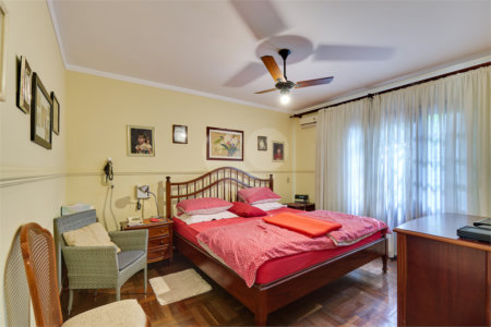Casa à venda com 4 quartos, sendo 2 suítes, em Jardim Cordeiro, São Paulo, SP