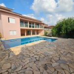 Casa à venda com 4 quartos, sendo 1 suíte,  no condomínio Jardim Shangri-lá, Atibaia - SP