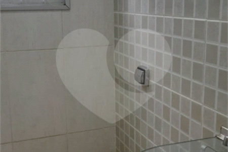 Sobrado à venda com 4 quartos, sendo 1 suíte, em Vila Lúcia, São Paulo, SP