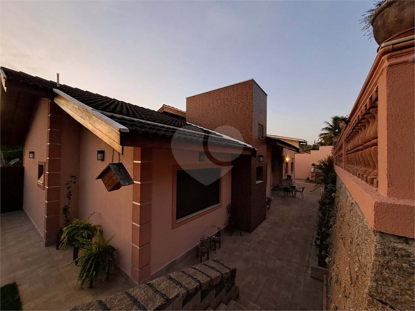 Casa à venda com 3 quartos, sendo 1 suíte, no condomínio Estância Marambaia, Vinhedo - SP