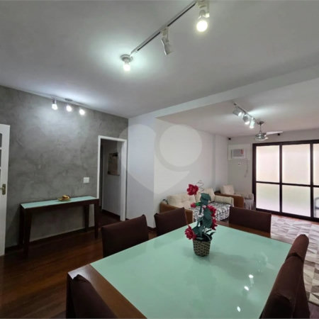 Apartamento à venda com 2 quartos, sendo 1 suíte,  em Laranjeiras, Rio de Janeiro, RJ