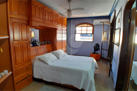 Casa à venda com 4 quartos, sendo 1 suíte, em Bangu, Rio de Janeiro, RJ