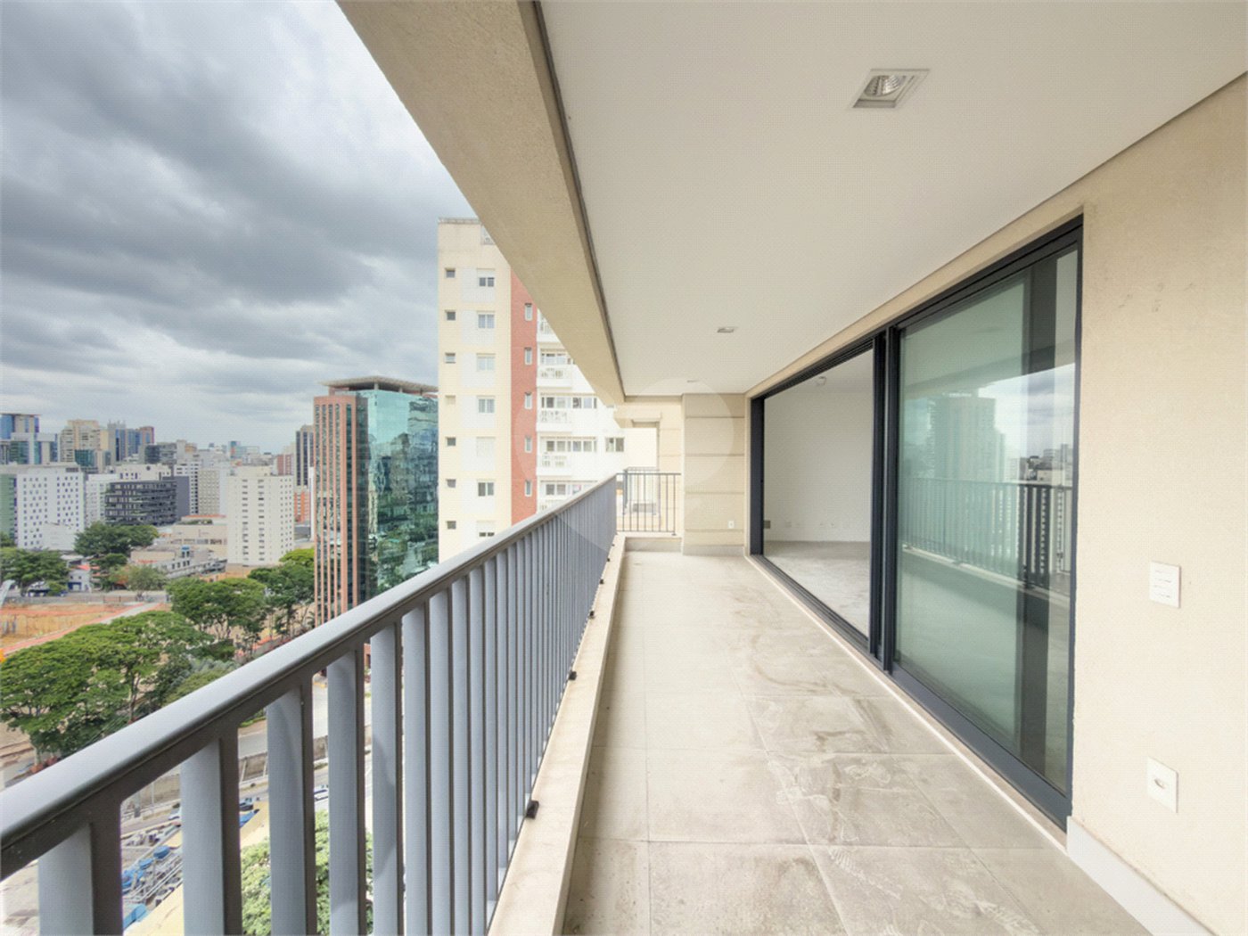 Apartamento à venda com 3 suítes em Vila Nova Conceição, São Paulo, SP