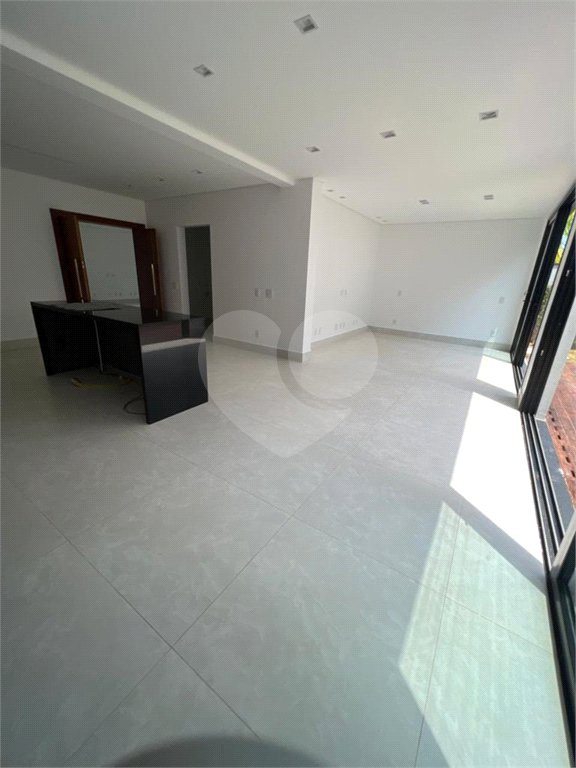 Casa à venda com 4 quartos, sendo 2 suítes, no condomínio Swiss Park, São Bernardo do Campo - SP
