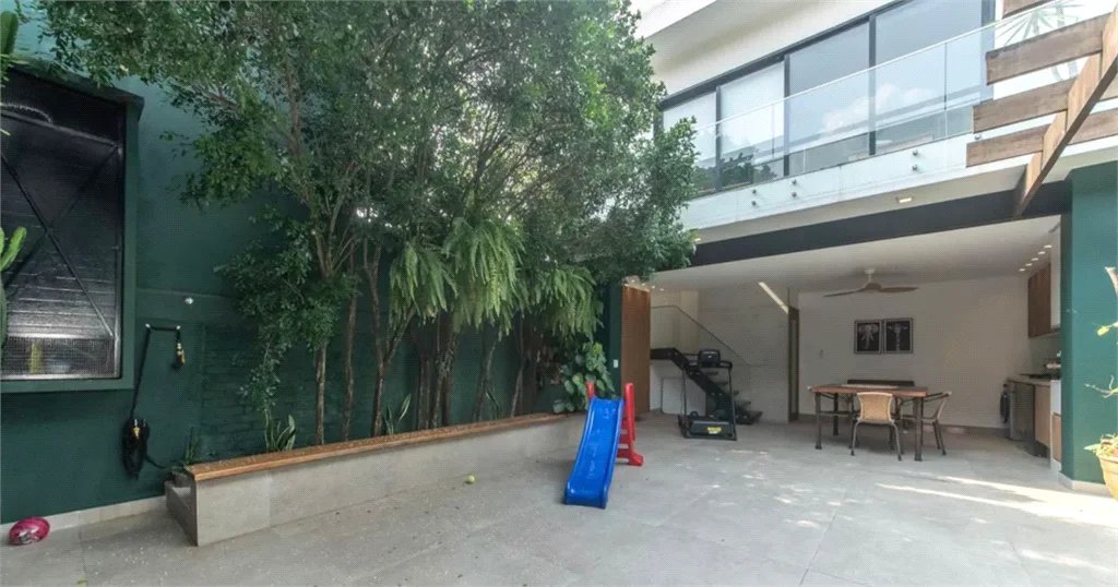 Sobrado à venda com 4 quartos, sendo 1 suíte, em Cidade Monções, São Paulo, SP
