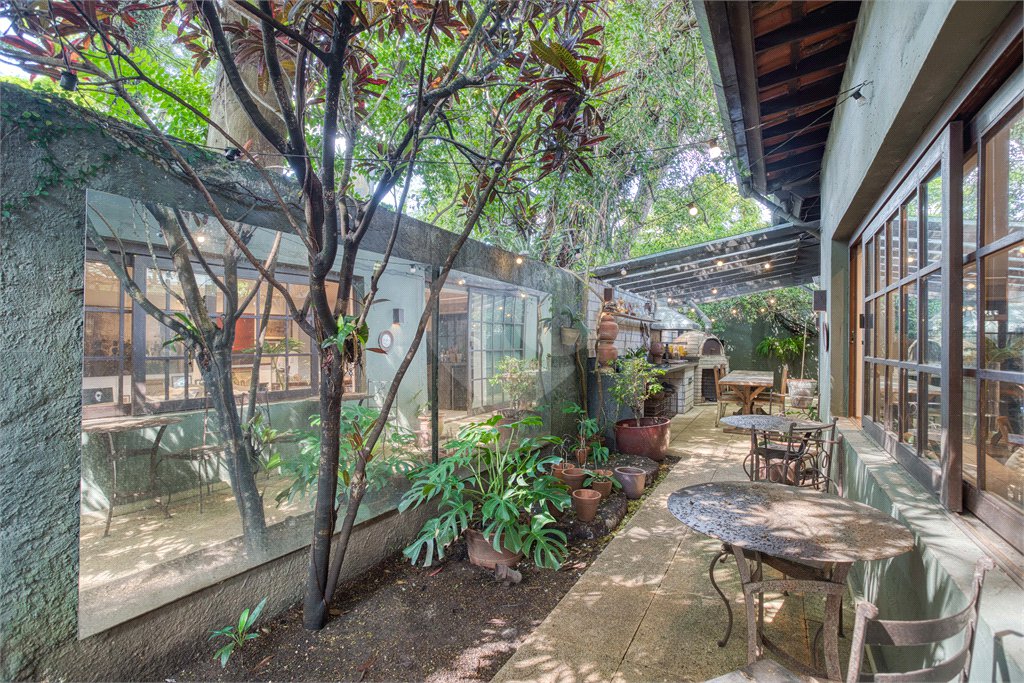Casa à venda com 4 quartos, sendo 2 suítes, em Alto da Boa Vista, São Paulo, SP
