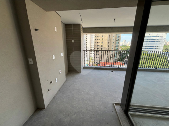 Apartamento à venda com 3 suítes em Moema, São Paulo, SP