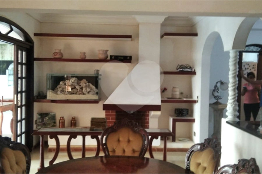 Casa à venda com 6 quartos, sendo 1 suíte, no condomínio Associação Reserva das Hortênsias, Mairiporã - SP
