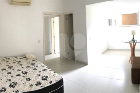 Casa à venda com 9 quartos, sendo 8 suítes, no condomínio Village Elisabete, Rio de Janeiro - RJ