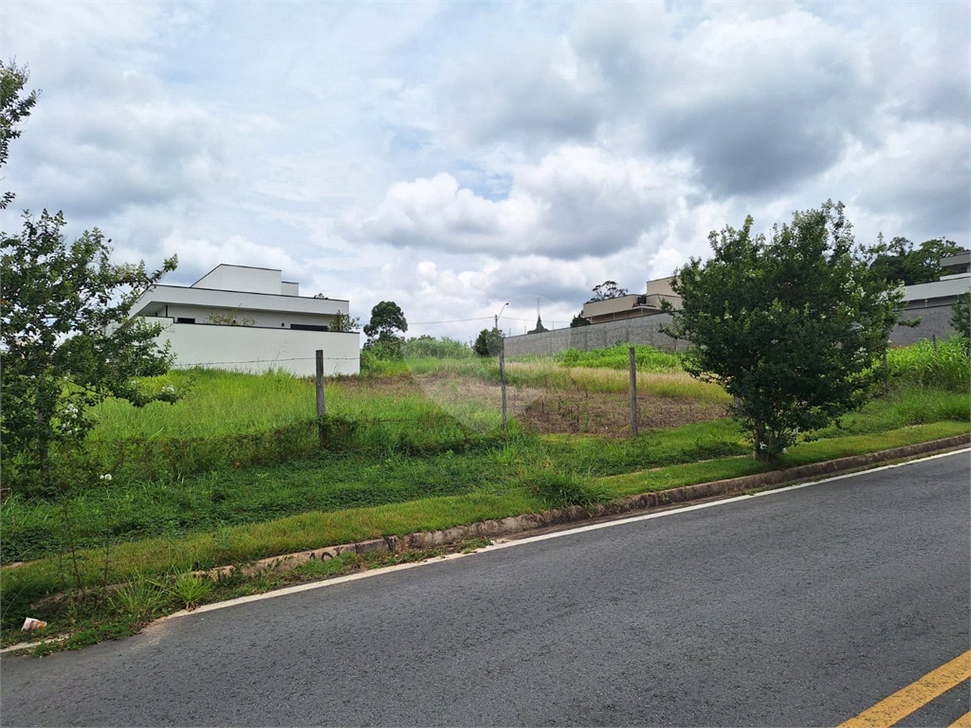 Terreno à venda com 1 suíte em Pinheirinho, Vinhedo, SP