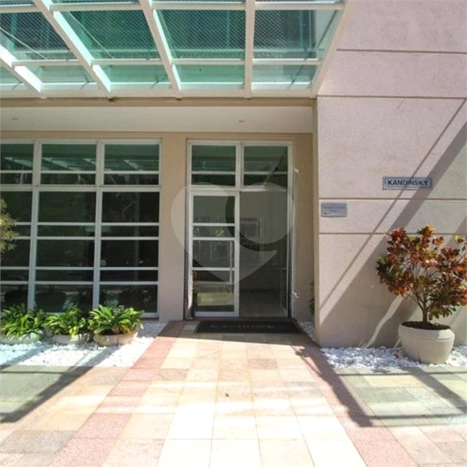 Apartamento à venda com 3 suítes em Vila Suzana, São Paulo, SP