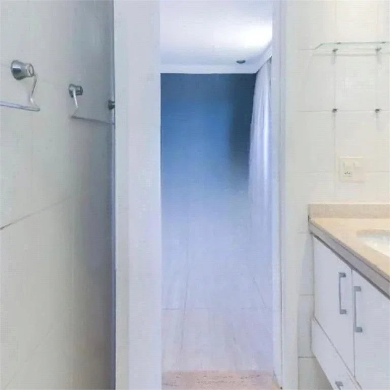 Apartamento à venda com 3 quartos, sendo 1 suíte, em Cidade São Francisco, São Paulo, SP