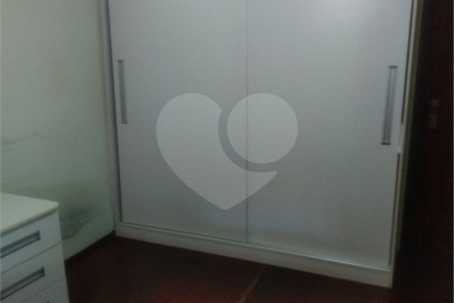 Sobrado à venda com 3 quartos em Horto, São Paulo, SP