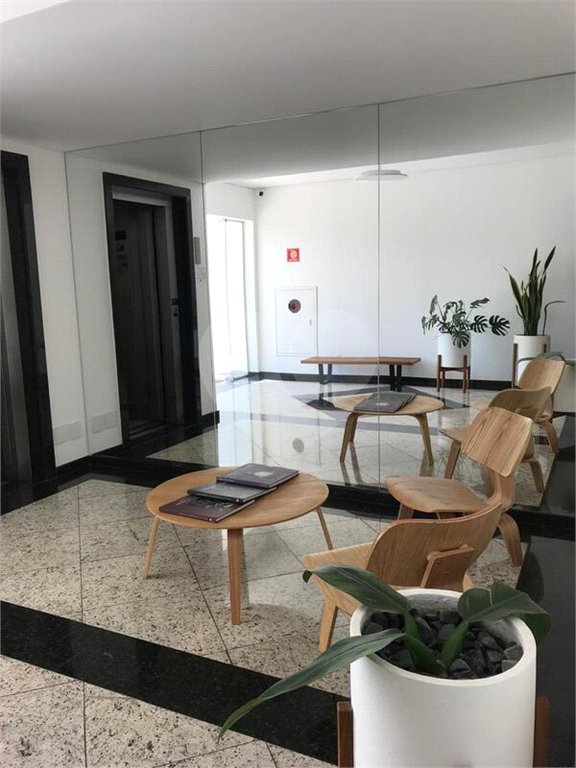 Apartamento de 03 dormitórios sendo 1 suíte e 02 vagas de garagem.