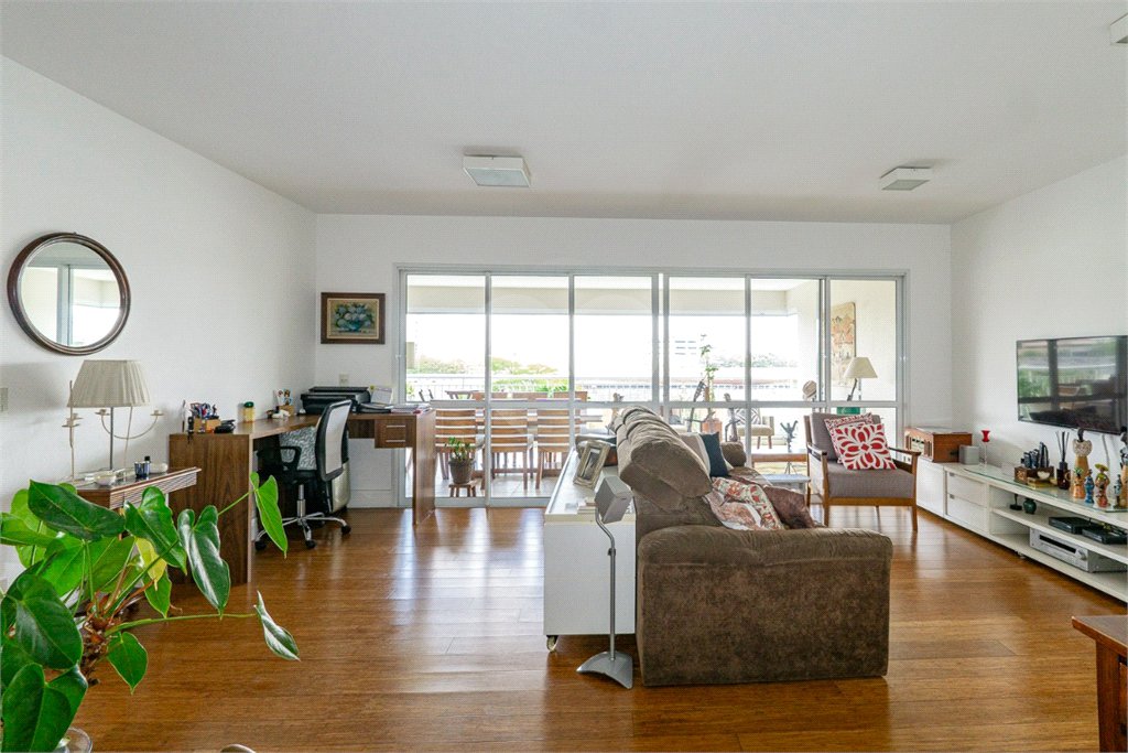 Apartamento à venda com 3 suítes em Santo Amaro, São Paulo, SP