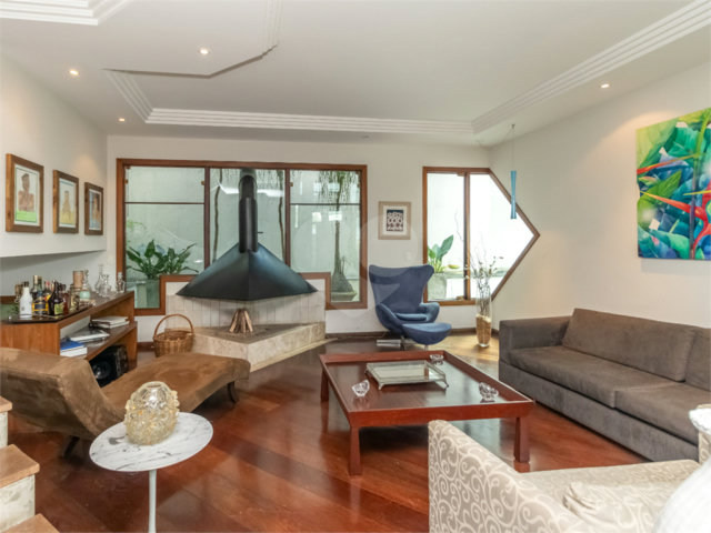 Casa à venda com 4 quartos, sendo 2 suítes,  em Jardim Marajoara, São Paulo, SP