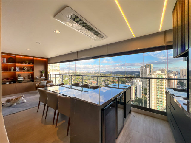Apartamento à venda com 4 quartos, sendo 2 suítes,  em Campo Belo, São Paulo, SP