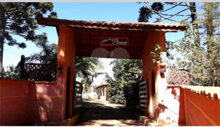 Chácara à venda com 8 quartos, sendo 3 suítes,  no Centro, Toledo, MG