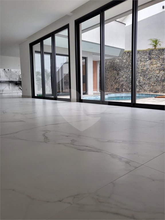 Casa à venda com 3 suítes no condomínio Hills, Arujá - SP