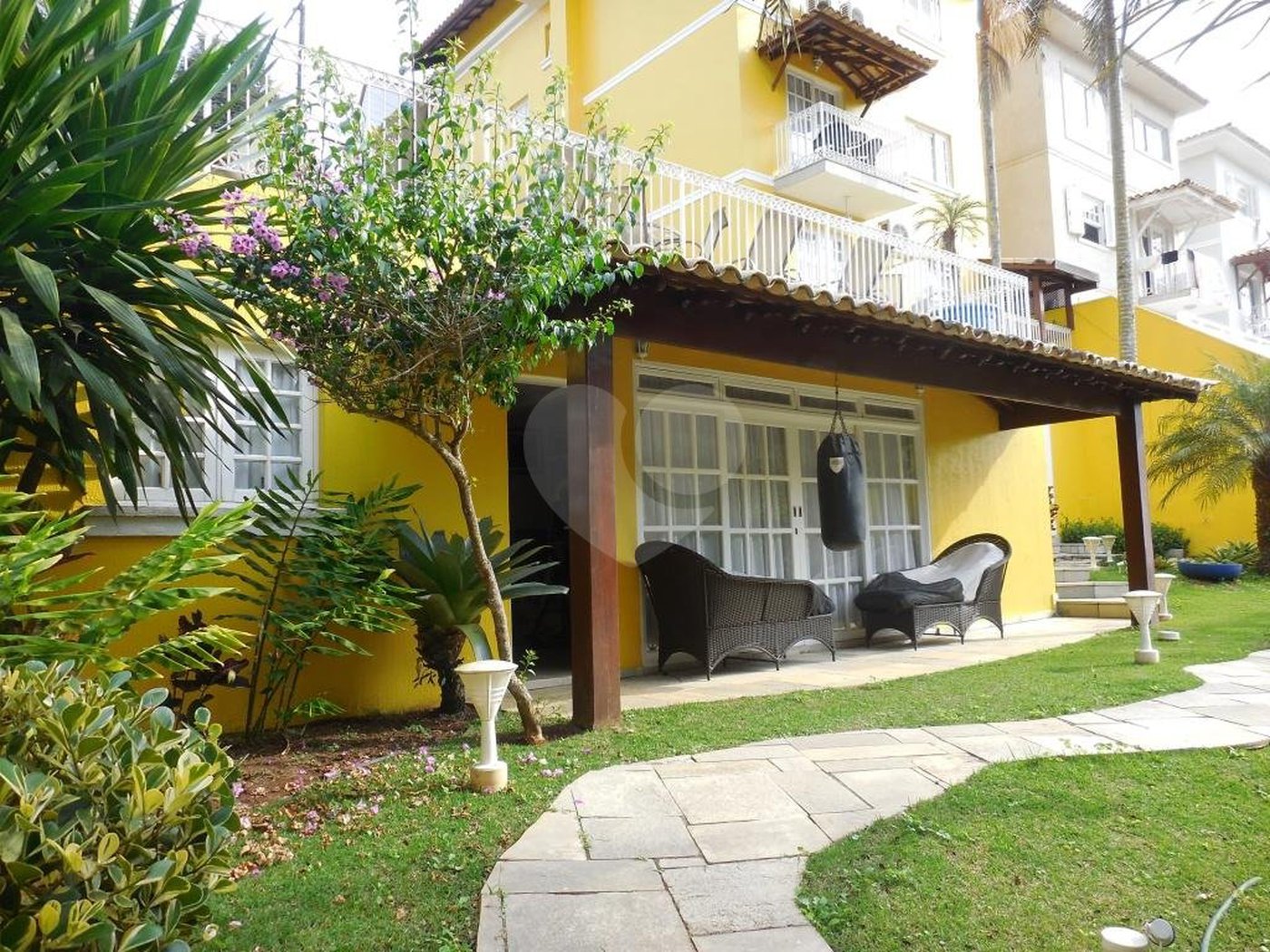 Casa à venda com 3 suítes no condomínio Itatinga I, São Paulo - SP