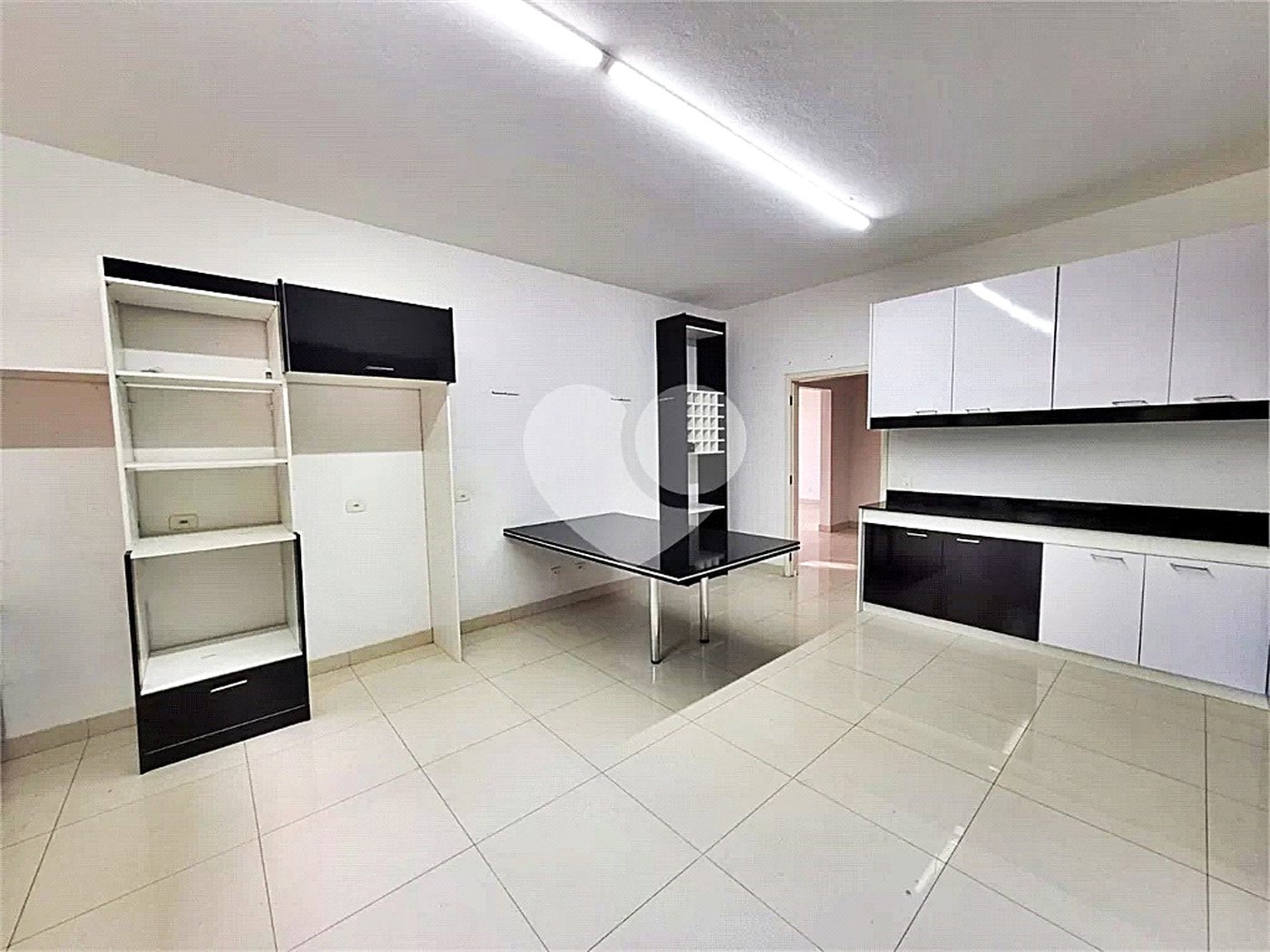 Casa à venda ou para alugar com 7 quartos, sendo 5 suítes, no condomínio Sausalito, Mairiporã - SP