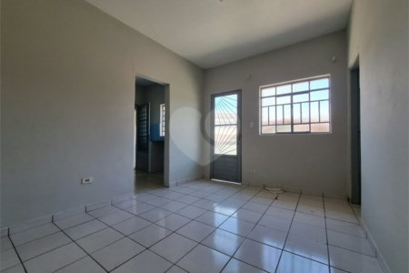 Casa terrea no Tremembe, com 250 m2,, proximo, ao Supermercados Ourinhos.