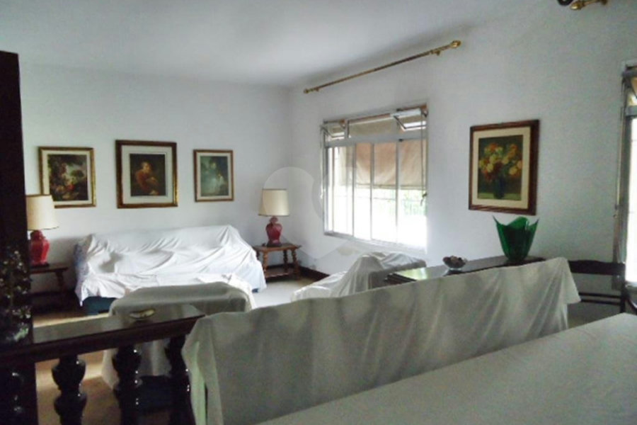 Casa Térrea à venda com 4 quartos, sendo 1 suíte,  em Jardim Peri, São Paulo, SP