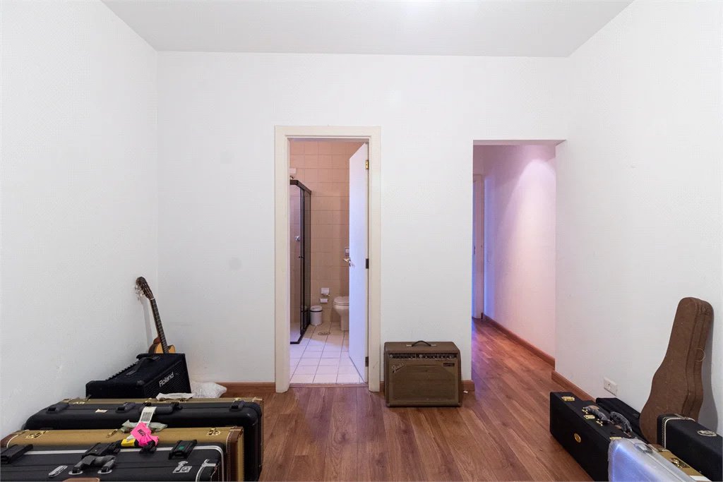 Casa à venda com 4 quartos, sendo 2 suítes, no condomínio Vila das Flores, São Paulo - SP