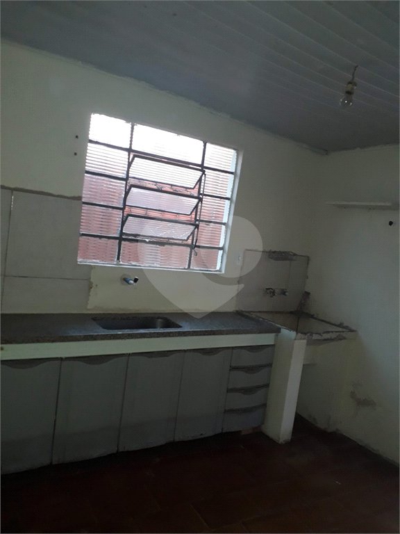 Casa térrea + Sala Comercial na Vila Prado.
