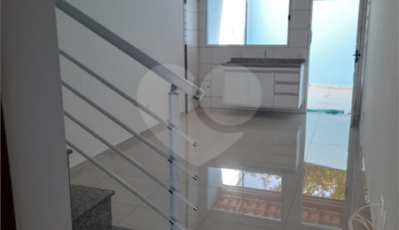 Sobrado à venda com 2 suítes em Jardim Nely, Indaiatuba, SP