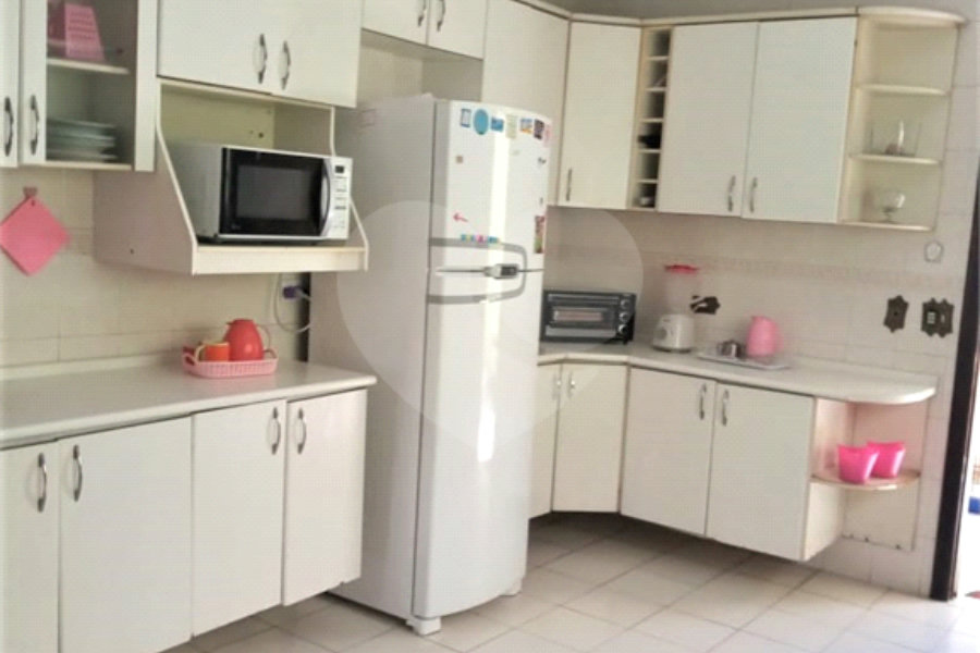 Sobrado à venda com 3 quartos, sendo 1 suíte,  em Vila Romero, São Paulo, SP