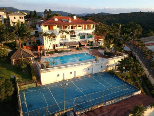 Casa à venda com 8 quartos, sendo 5 suítes,  em Serra da Cantareira, Mairiporã, SP