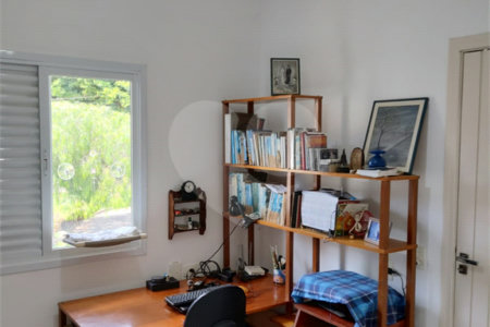 Casa à venda com 3 quartos, sendo 1 suíte, no condomínio Picollo Villaggio, Louveira - SP