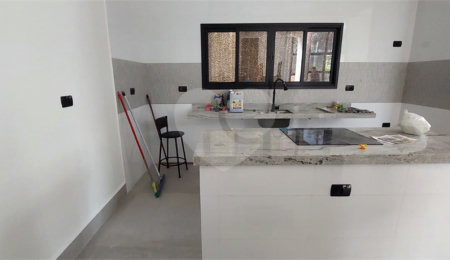Casa à venda ou para alugar com 5 quartos, sendo 3 suítes, no condomínio Figueira Garden, Atibaia - SP