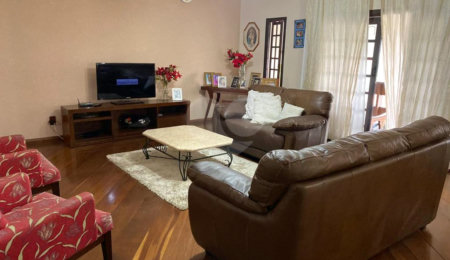 Casa à venda com 4 quartos, sendo 1 suíte, no Centro, Bom Jesus dos Perdões, SP