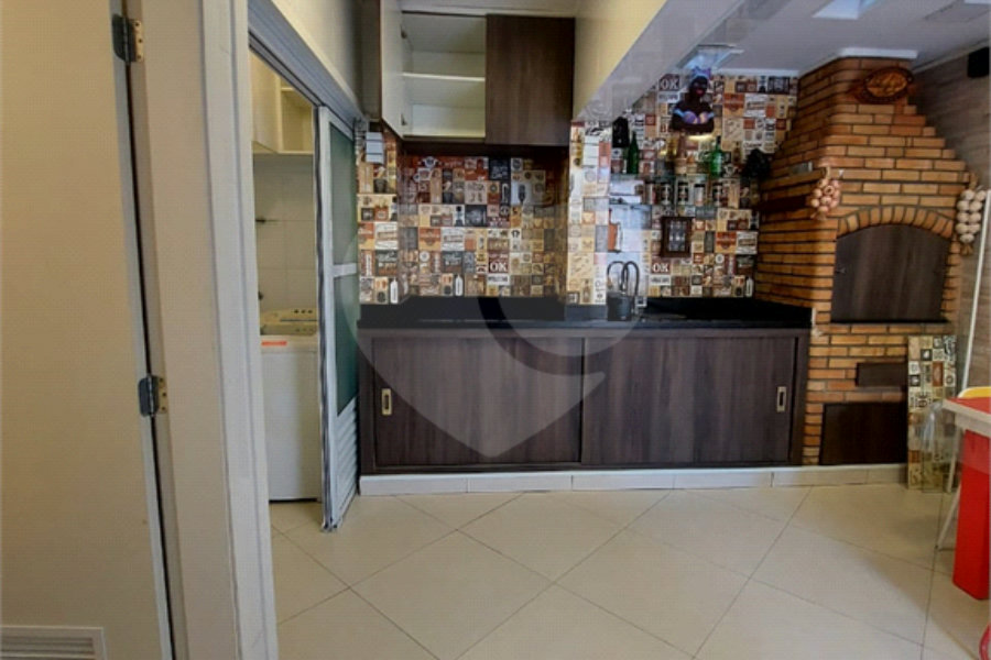 Sobrado à venda com 3 quartos, sendo 2 suítes, em Vila Romero, São Paulo, SP