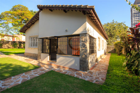 Casa Térrea à venda com 3 quartos, sendo 1 suíte, em Alto da Boa Vista, São Paulo, SP