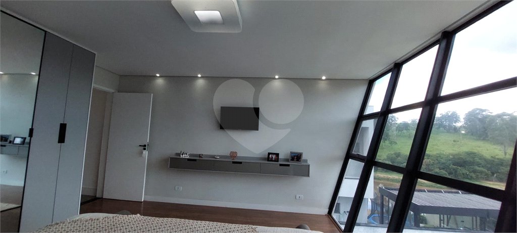 Casa à venda ou para alugar com 4 suítes no condomínio Figueira Garden, Atibaia - SP