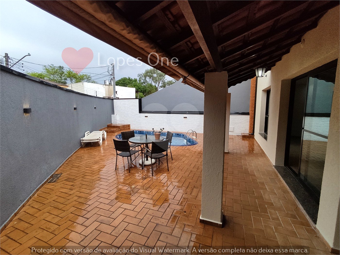 Casa à venda com 3 quartos, sendo 2 suítes, no condomínio Filipe de Vitry, São Paulo - SP