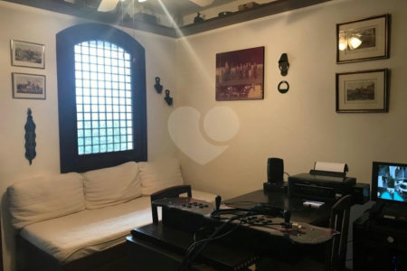 Casa à venda com 5 quartos, sendo 2 suítes,  em Jardim Everest, São Paulo, SP