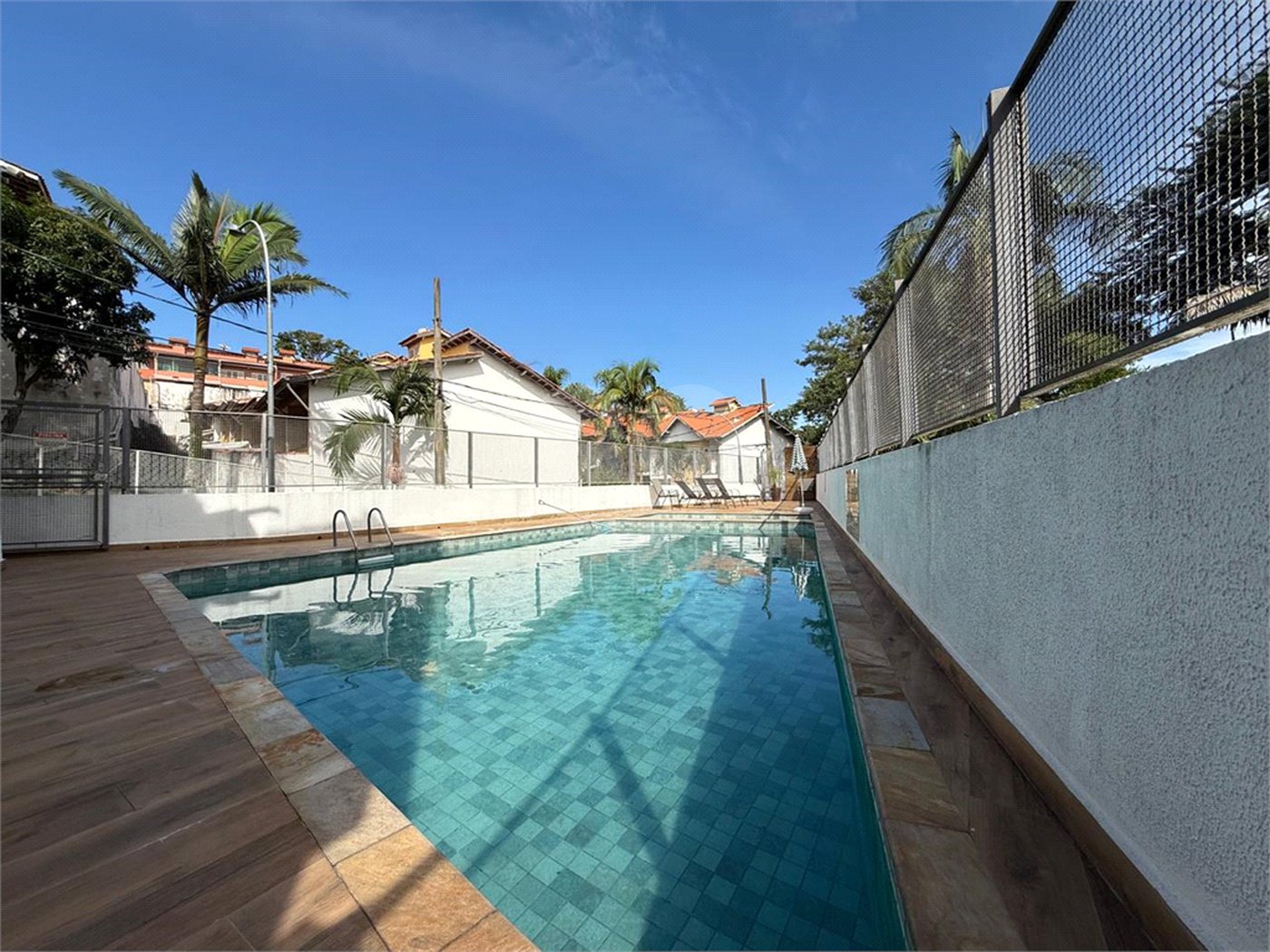 Casa à venda com 2 suítes no condomínio Village Palmas, São Paulo - SP