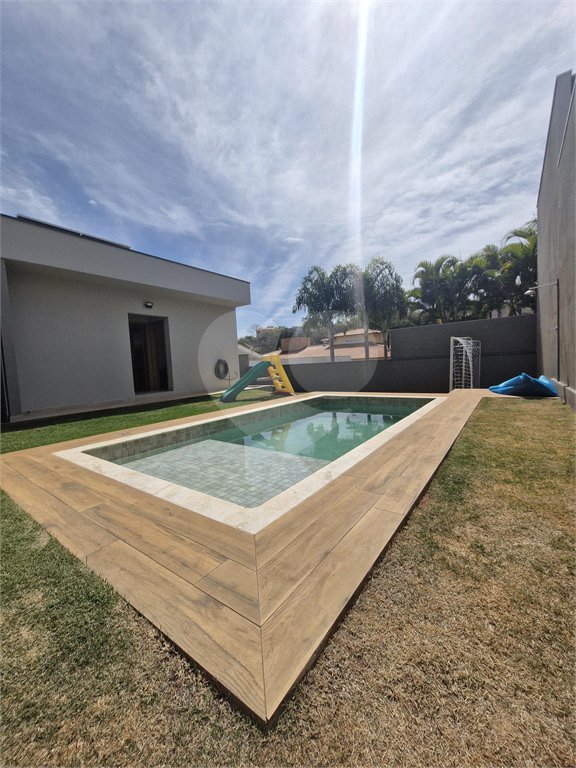 Casa à venda com 5 quartos, sendo 3 suítes, no condomínio Residencial Terras de Vinhedo, Vinhedo - SP