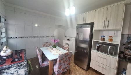 Sobrado à venda com 4 quartos, sendo 1 suíte,  em Vila São Geraldo, São Paulo, SP