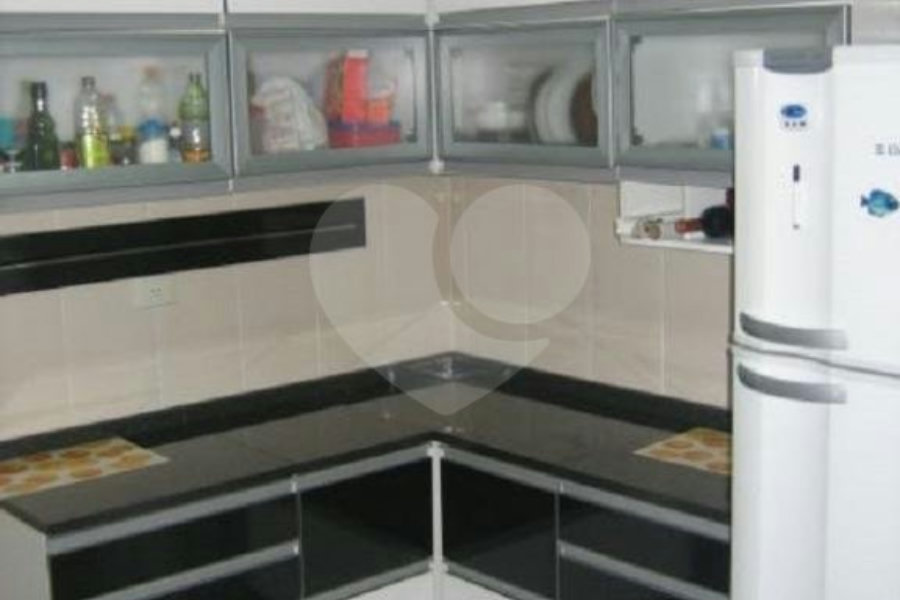 Casa à venda com 3 quartos, sendo 1 suíte, no condomínio Residencial Maracujás, São Paulo - SP