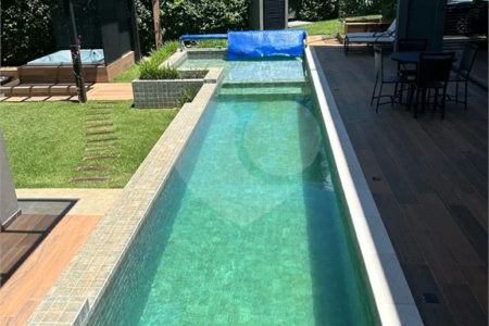 Belíssima Casa à venda com 453m², 4 suítes e 5 vagas de garagem em Atibaia!!!!